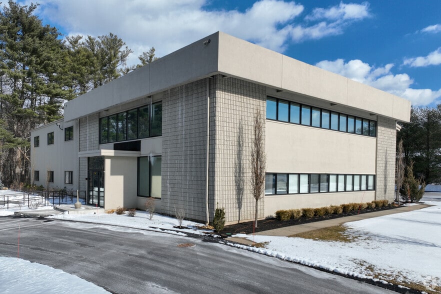 Primary Photo Of 89 Newburyport Tpke, Ipswich Light Manufacturing For Lease