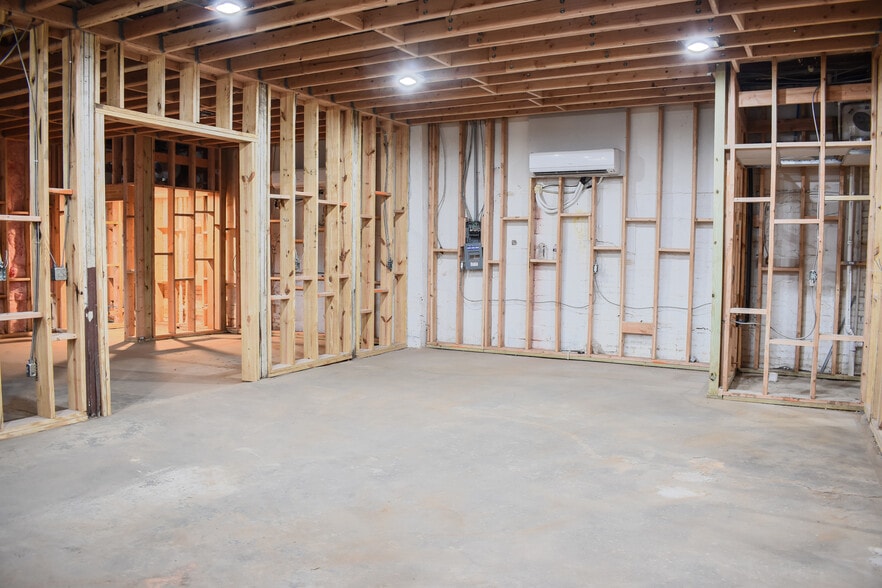 More Photos Of 5016 E 24th St, Kansas City Flex For Sale