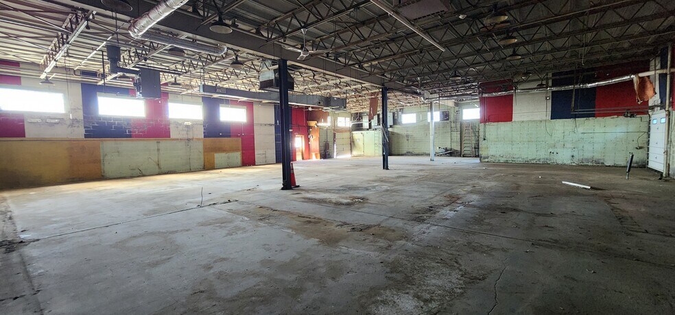 More Photos Of 195 Freight St, Waterbury Bar For Sale