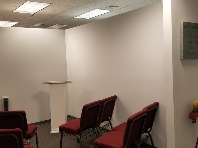 More Photos Of 124 E Miracle Strip Pky, Mary Esther Office For Lease