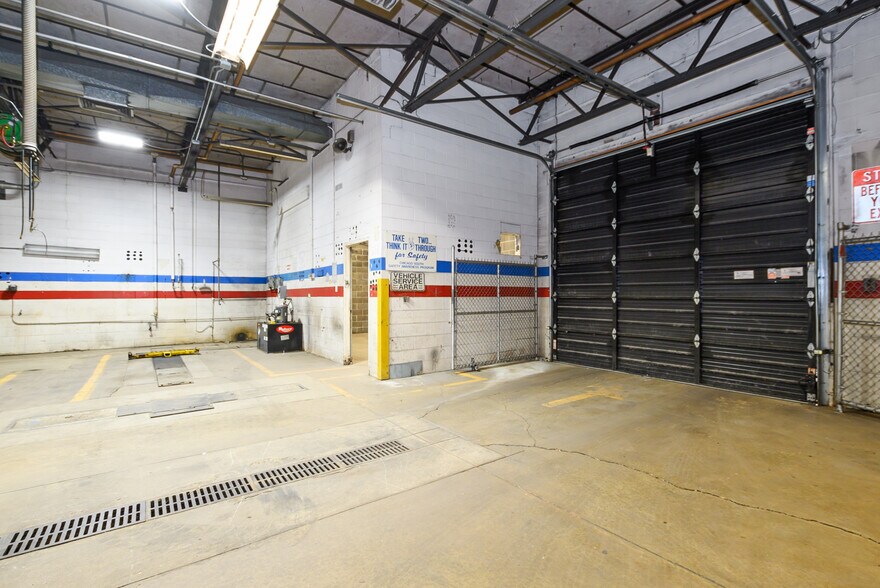 More Photos Of 3605 W 63rd St, Chicago Distribution For Lease