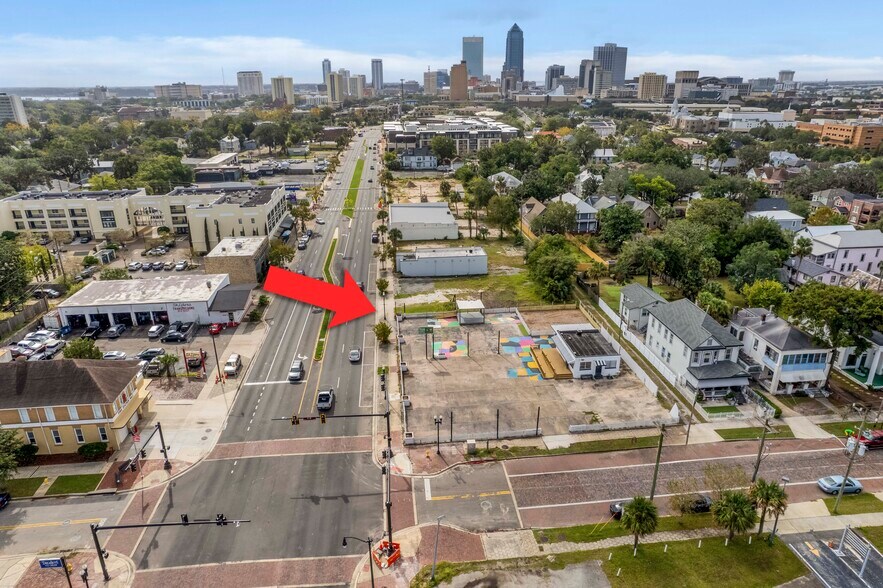 More Photos Of 1352 N Main St, Jacksonville Auto Dealership For Lease