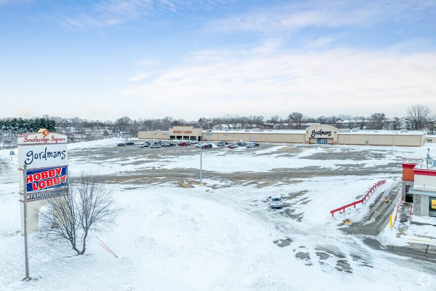 More Photos Of 1160-1300 E Army Post Rd, Des Moines Unknown For Lease