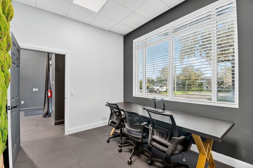 More Photos Of 2800 W State Road 84, Fort Lauderdale Showroom For Lease
