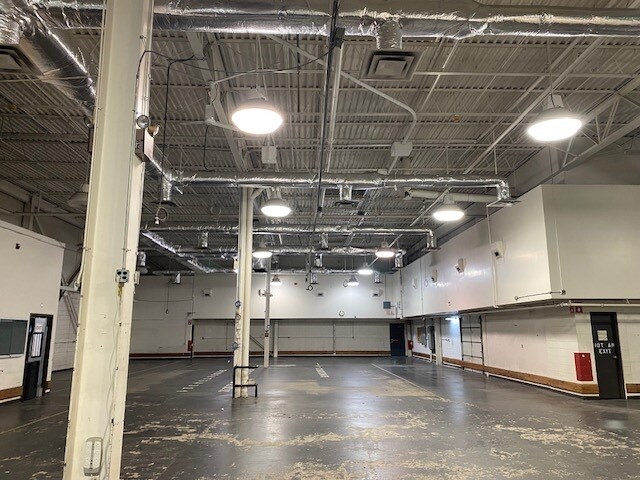 More Photos Of 10 Middletown Ave, North Haven Warehouse For Lease