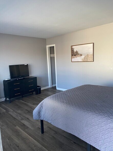 More Photos Of 1306 Range Line St, Columbia Hotel For Sale