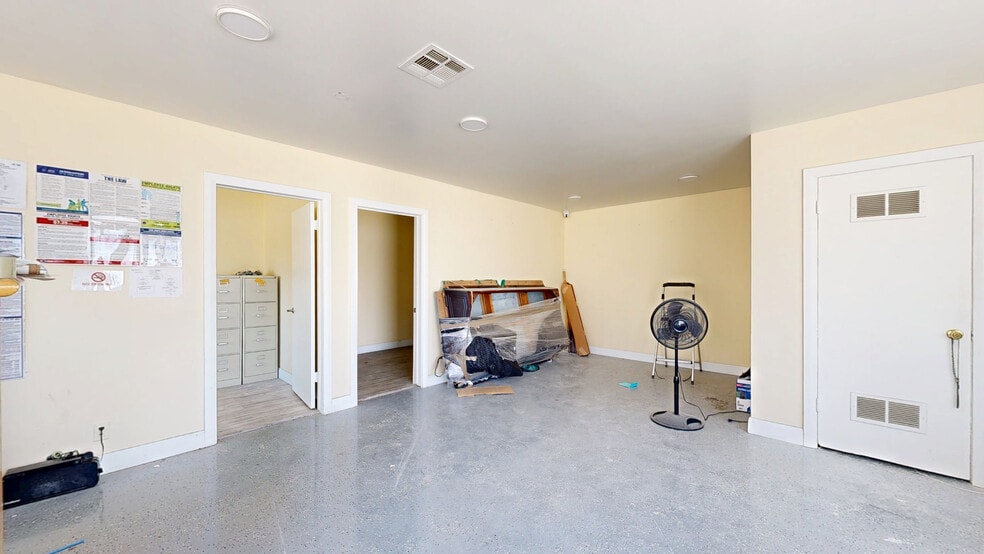 More Photos Of 10520 Magnolia Blvd, North Hollywood Office For Sale