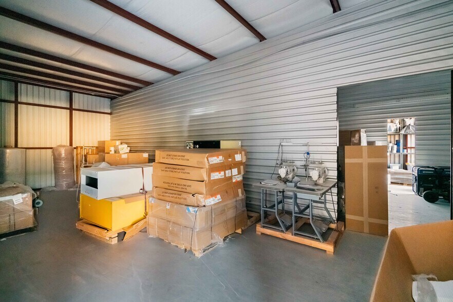 More Photos Of 207 W Archer Rd, Baytown Warehouse For Sale