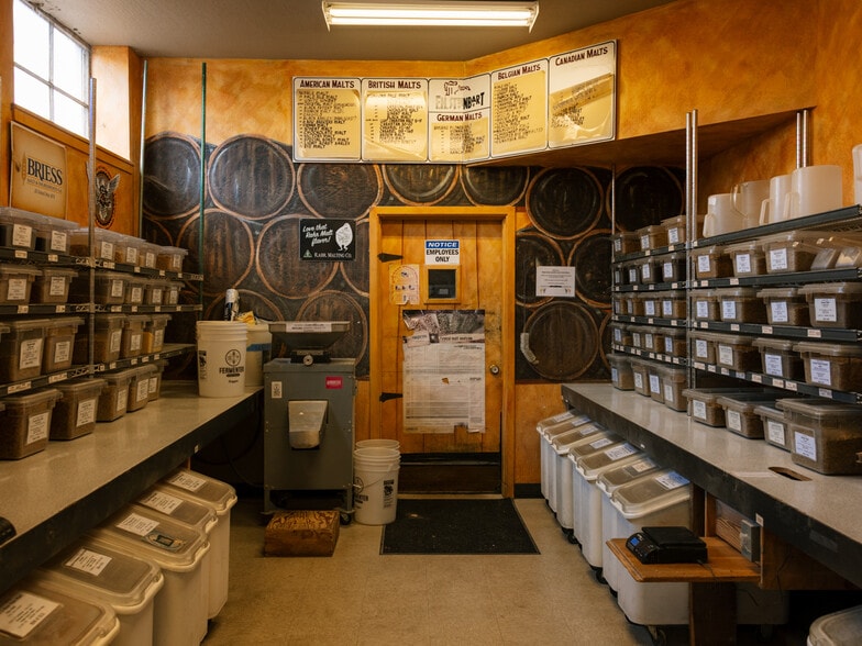 More Photos Of 212-234 SE 12th Ave, Portland Warehouse For Sale