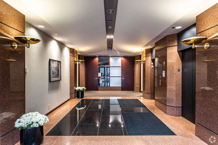 More Photos Of 12444 Powerscourt Dr, Des Peres Office For Lease