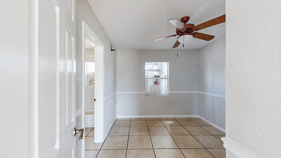 More Photos Of 1944 Aurora Rd, Melbourne General Retail For Sale