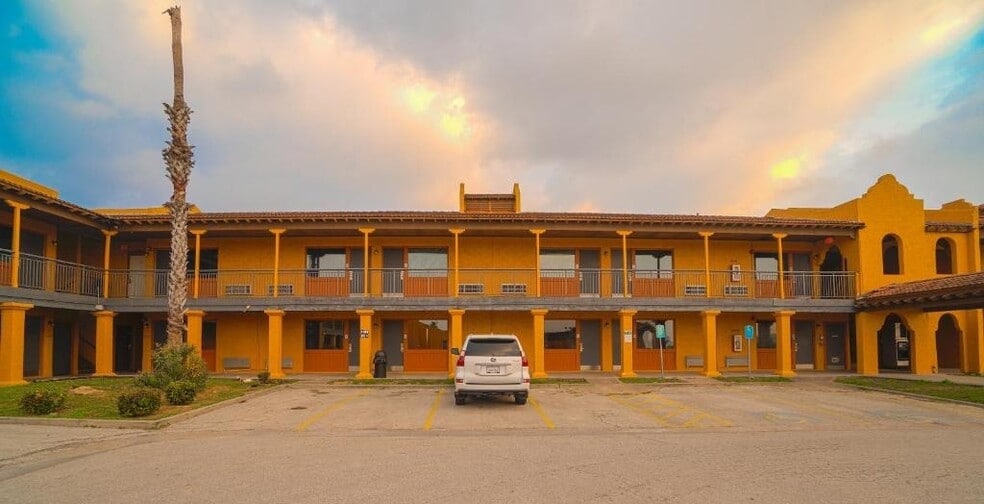 More Photos Of 3334 S US Highway 77 Byp, Kingsville Hotel For Sale