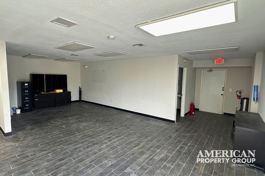 More Photos Of 6805 33rd St E, Sarasota Warehouse For Sale