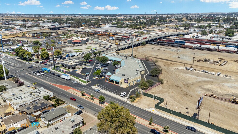 More Photos Of 1220 Oak St, Bakersfield Freestanding For Sale