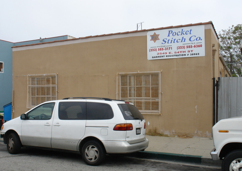 Primary Photo Of 2549 E 54th St, Huntington Park Service For Lease