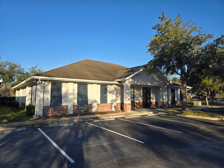 Primary Photo Of 1708-1718 Lexington Green Ln, Sanford Medical For Sale