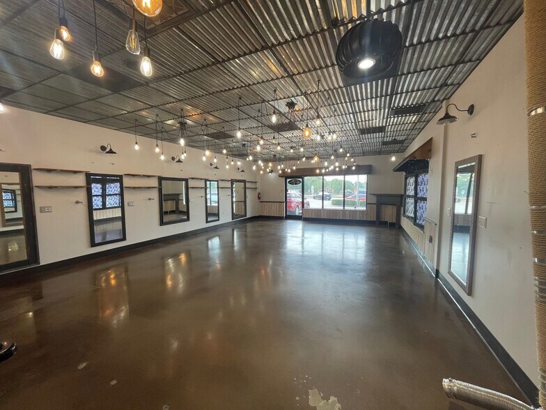 More Photos Of 4582 Cumberland Rd, Fayetteville Freestanding For Lease