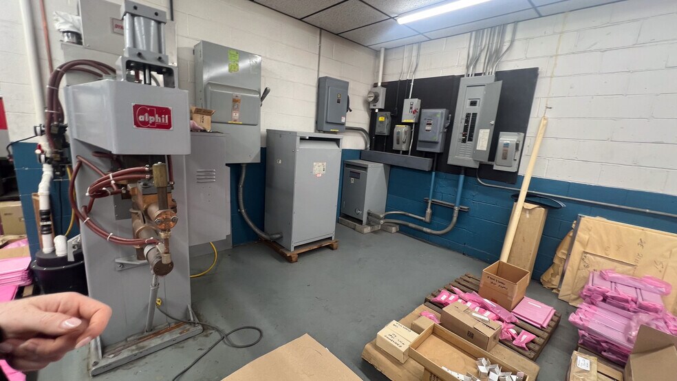 More Photos Of 450 S Fellowship Rd, Maple Shade Township Warehouse For Sale