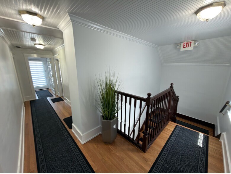 More Photos Of 2520 Rochester Rd, Royal Oak Office For Lease