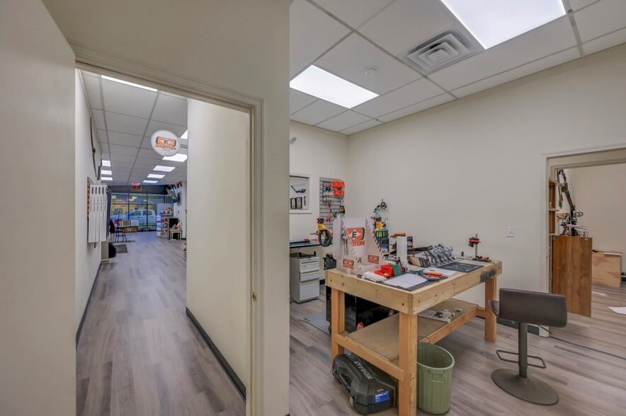 More Photos Of 116-120 Monahan Ave, Dunmore Flex For Lease