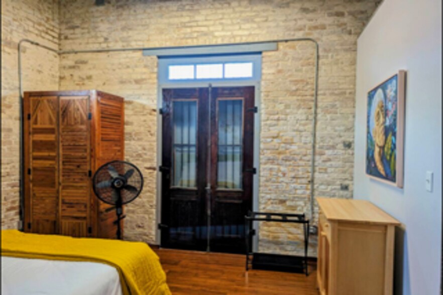 More Photos Of 828 E 15th St, Brownsville Office For Sale
