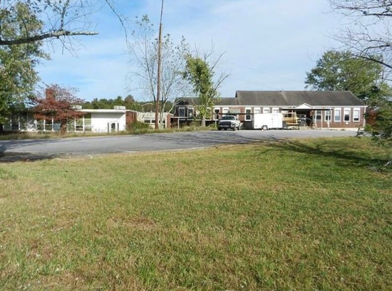 Primary Photo Of 141 Odd Fellows Cemetery Rd, Rockwood Schools For Sale