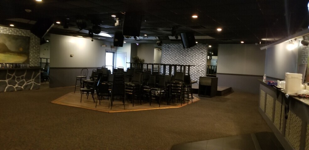 More Photos Of 630 Pine Aire Dr, Bay Shore Freestanding For Lease