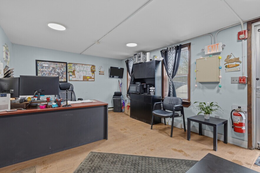 More Photos Of 1973 Victory Hwy, Glendale General Retail For Sale