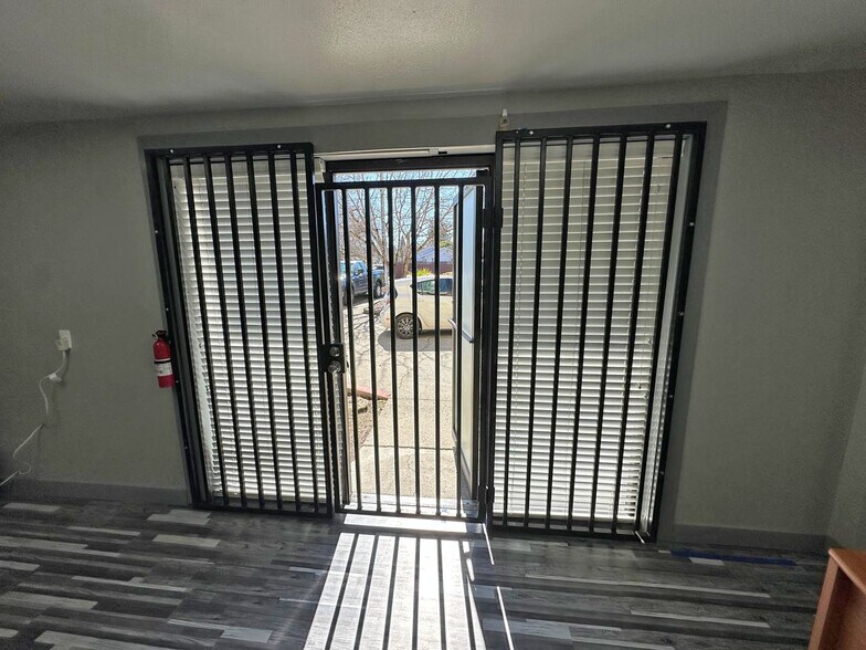 More Photos Of 343-345 W 9th St, Santa Rosa Warehouse For Sale