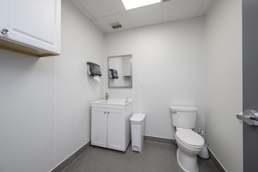 More Photos Of 1400 Union Ave, Union Beach Office For Sale