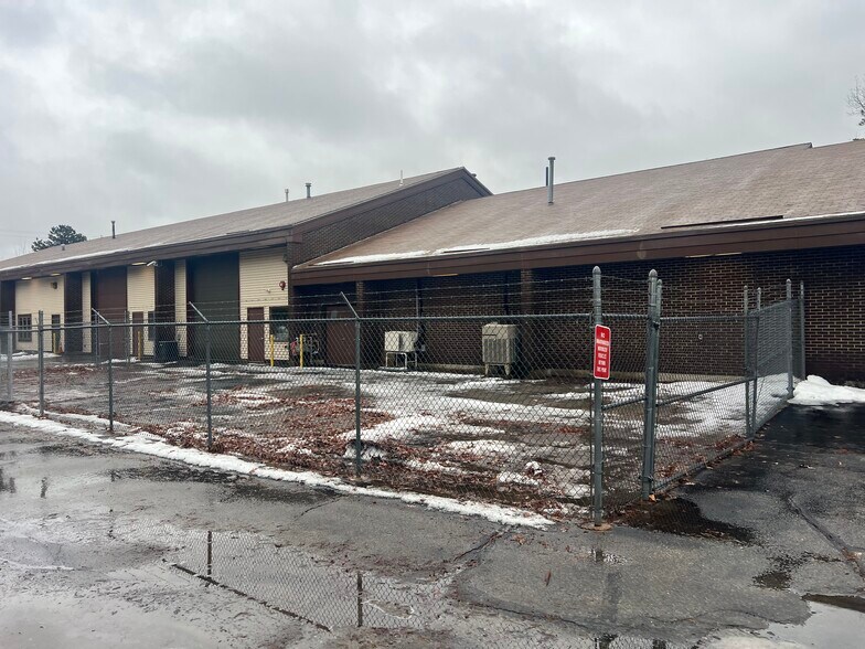 More Photos Of 59 Chennel Dr, Concord Office For Sale