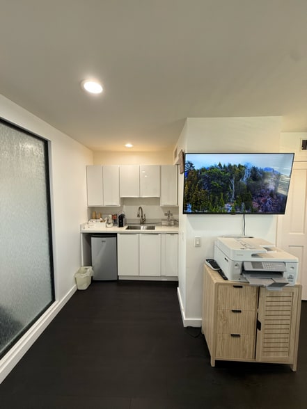 More Photos Of 207 W Alameda Ave, Burbank Office For Sale