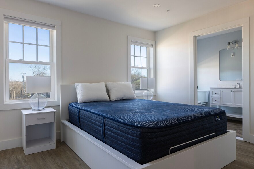 More Photos Of 212 Water St, Block Island Storefront For Sale