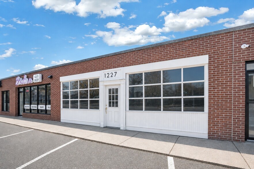 More Photos Of 227 Wall St, Huntington Storefront For Sale