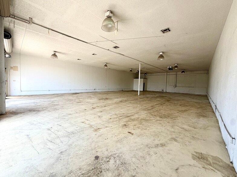 More Photos Of 3744 Meade Ave, Las Vegas Warehouse For Lease