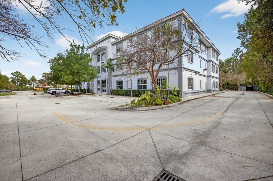 More Photos Of 713 W Palm Dr, Florida City Schools For Sale