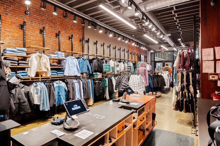 More Photos Of 1515 Walnut St, Philadelphia Storefront Retail Office For Lease