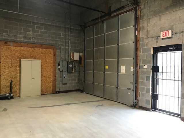 More Photos Of 21291 Hilltop St, Southfield Research And Development For Lease