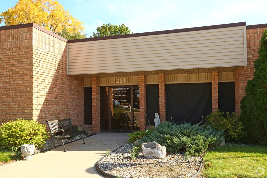 More Photos Of 1221 Byron Rd, Howell Medical For Lease