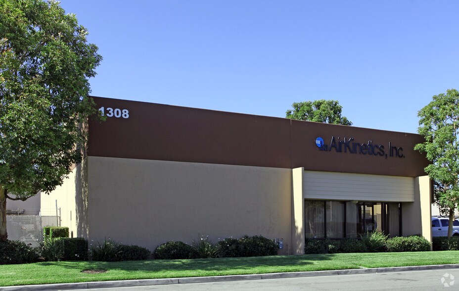 More Photos Of 1308 S Allec St, Anaheim Warehouse For Lease