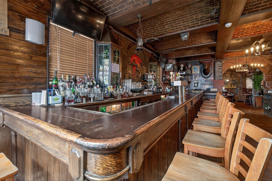 More Photos Of 671-673 Broadway, Bayonne Bar For Sale