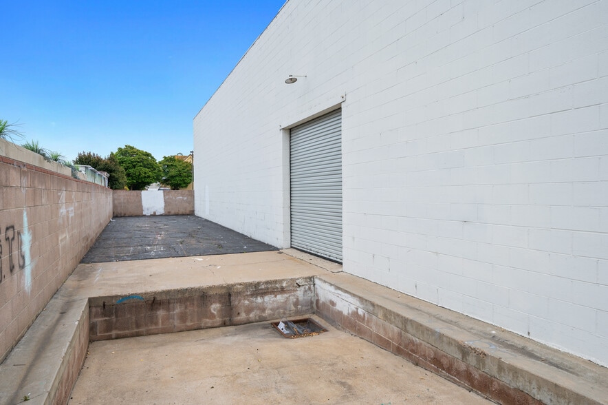 More Photos Of 733 Broadway, Chula Vista Storefront For Sale