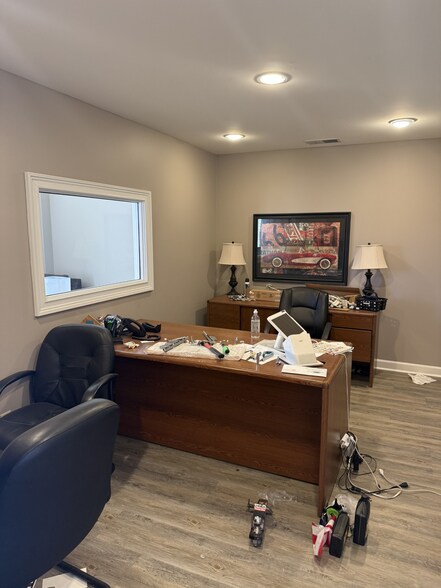More Photos Of 2850 Interstate 55, Marion Freestanding For Lease