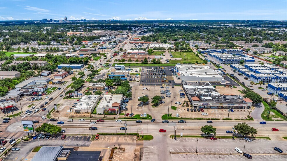 More Photos Of 7902 Long Point Rd, Houston Unknown For Lease