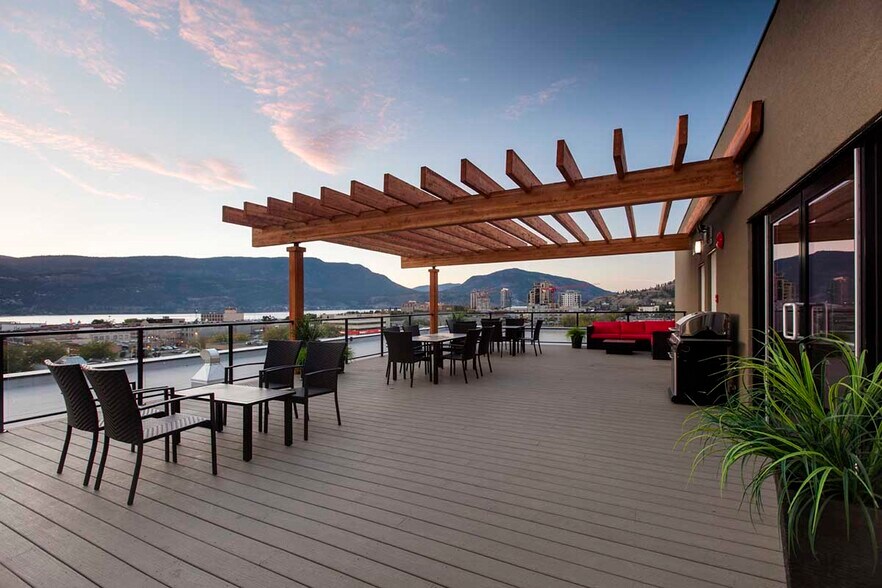 More Photos Of 554 Leon Av, Kelowna Office For Sale