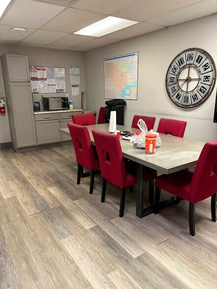 More Photos Of 2805 Singleton St, Rowlett Distribution For Lease