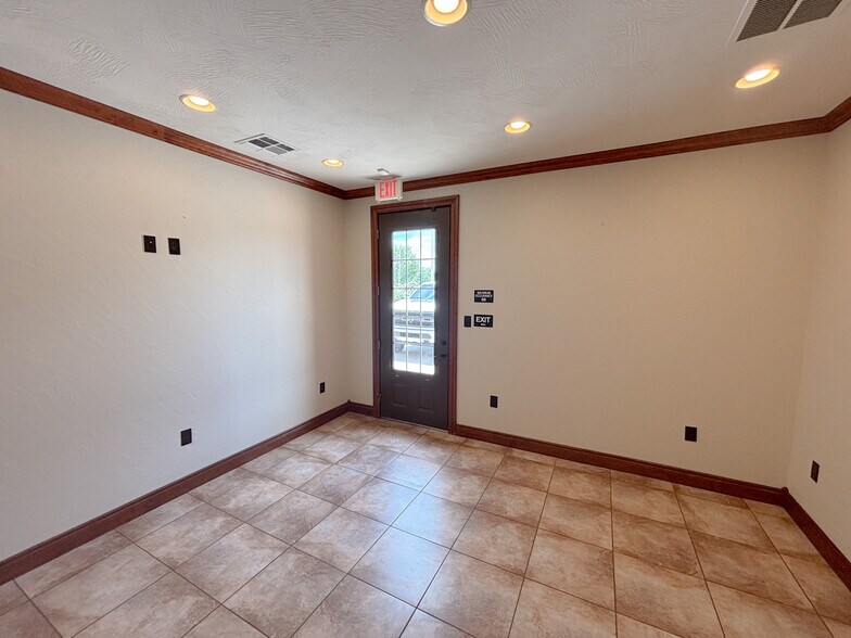 More Photos Of 2627 W Republic Rd, Springfield Office For Lease
