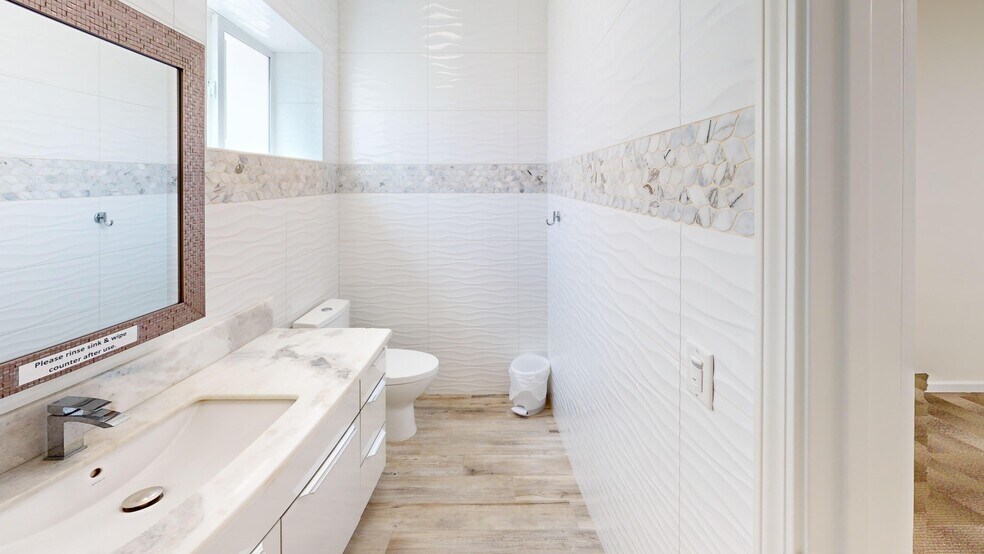 More Photos Of 524 Mokauea St, Honolulu Warehouse For Lease