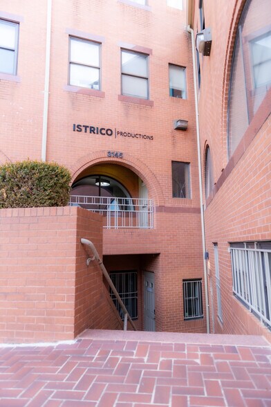 More Photos Of 3145 Mount Vernon Ave, Alexandria Office For Sale