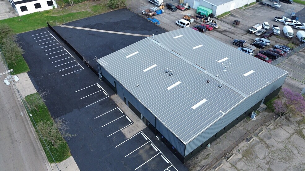 More Photos Of 1401 Fotler St, Springfield Warehouse For Lease